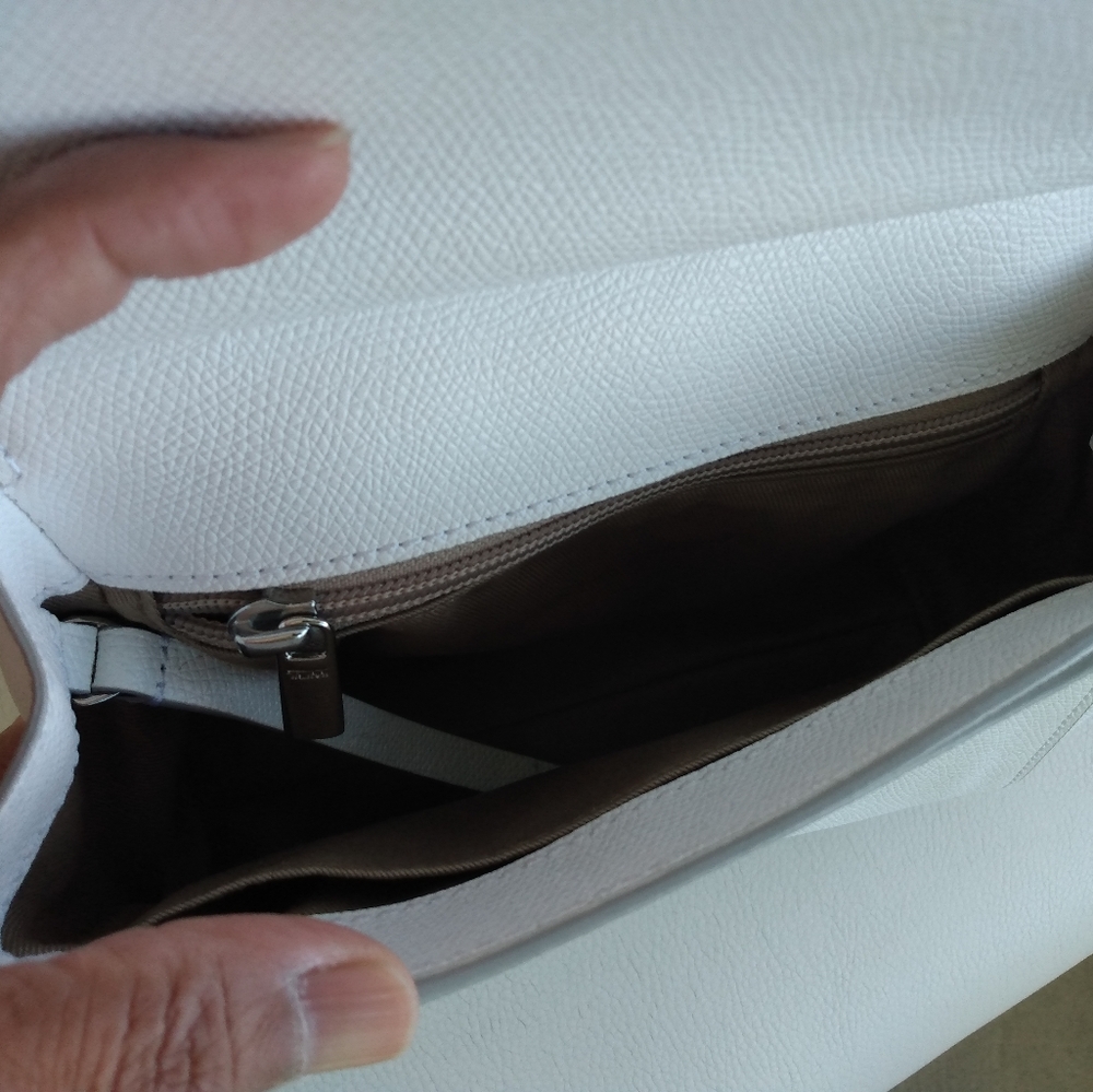 🛍️Tumi leather crossbody. EUC - Picture 13 of 13